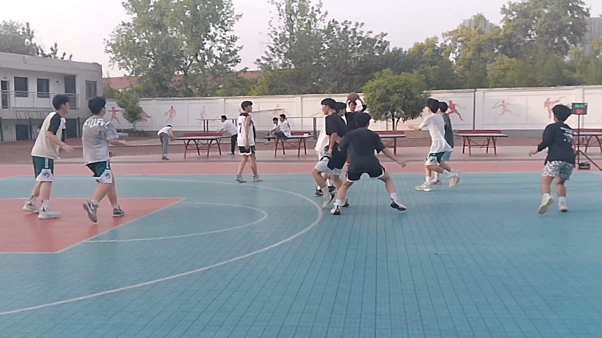 借助运动心理学家指导篮球运动员减压的方案_0